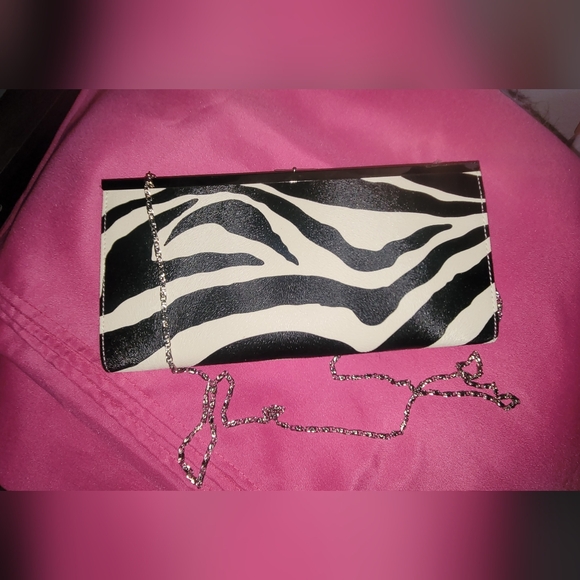 Chic Zebra Pattern Shoulder Bag - Picture 2 of 5